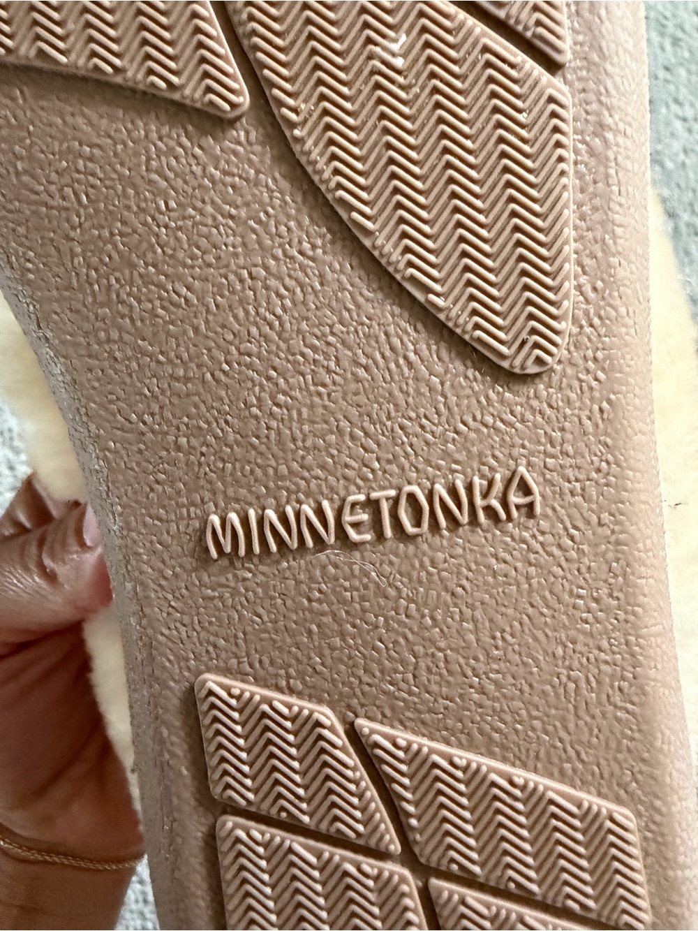 Minnetonka SKOL Vikings Sheepskin-Lined Moccasin Slippers - Picture 3 of 4